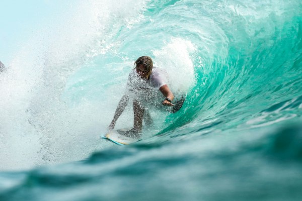 Surfer wave